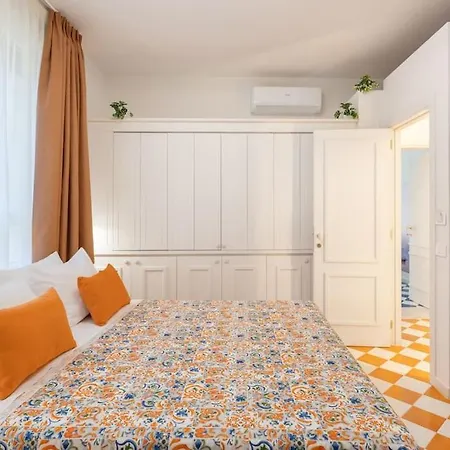 Sorrentovibes - Luxury New With Terrace - Sleeps 12 Apartment Sorrento