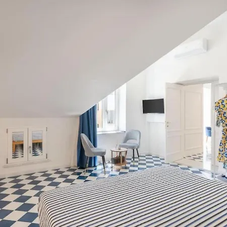 Sorrentovibes - Luxury New With Terrace - Sleeps 12 Sorrento